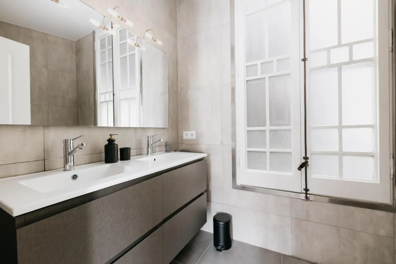 Llanos - Two Bedroom Apartment In Heart Of The City Barcelona